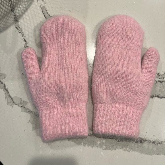 Cherry Mittens - Picture 2 of 2